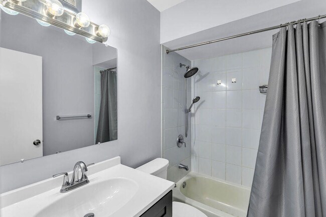 Building Photo - 333 SE Martin Ave