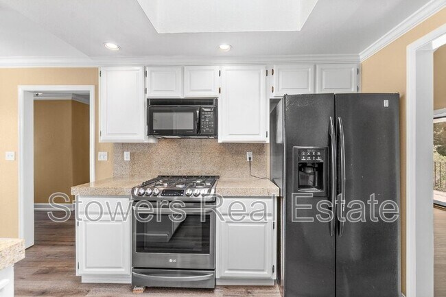 Building Photo - 1825 N Forest Hill Pl