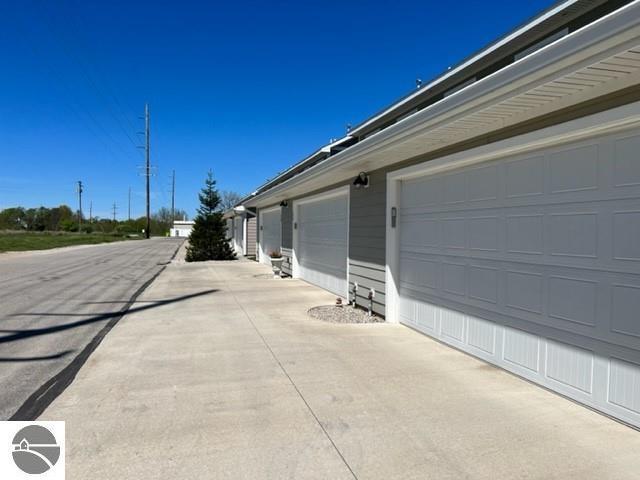 2 Car Garage - 982 Lake Ridge Dr