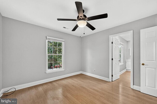 Building Photo - 271 Paw Paw Dr