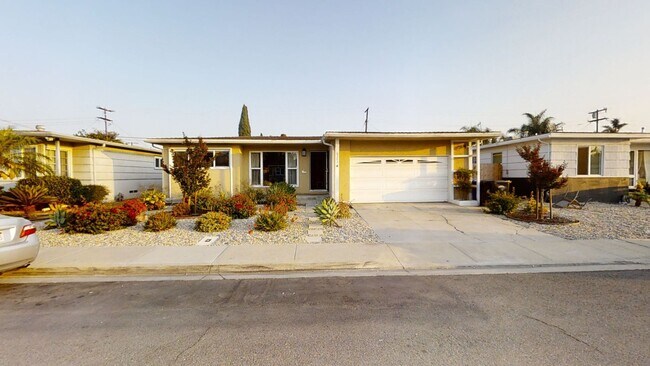 Primary Photo - 6BD/3BA on Dorothy Dr!!