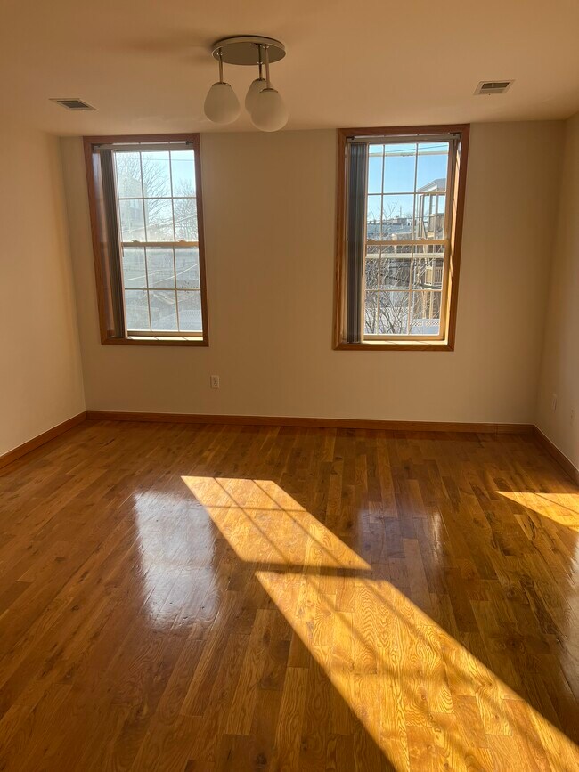 Building Photo - 35-37 Halleck St