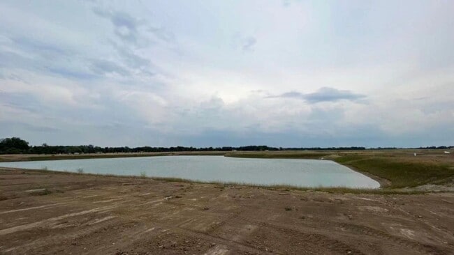 Building Photo - East Side - Newer Ranch Style House