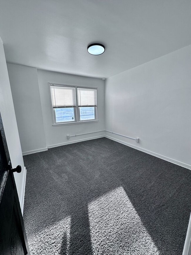 Building Photo - Cozy 3-Bedroom Townhouse in Midland, PA!