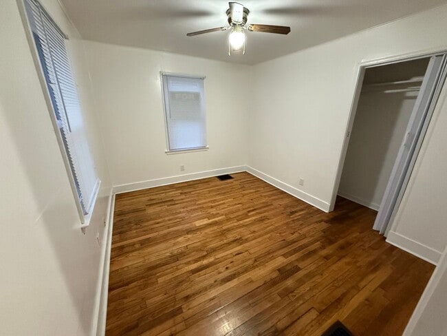 Building Photo - 3315 Valley Dr