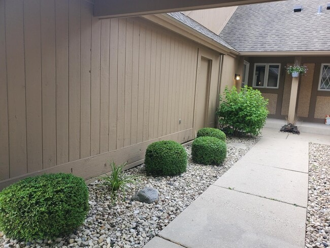 Building Photo - 2333 Cumberland Ct