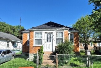 Building Photo - 506 47th St