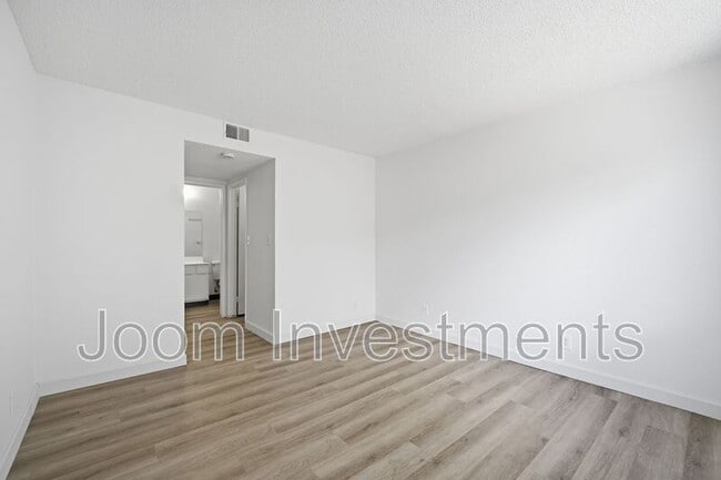 Building Photo - 1527 S Palm Ave