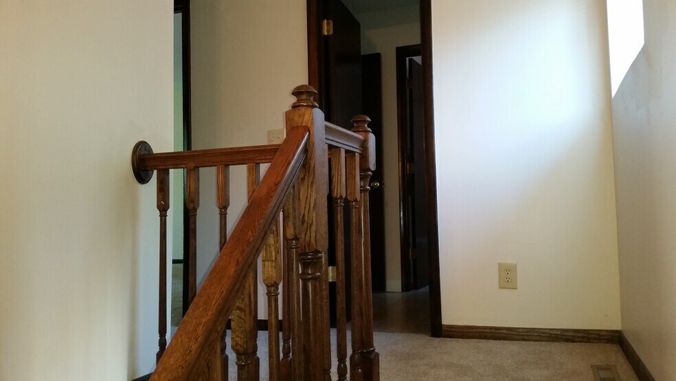 Building Photo - 24180 Woodridge Cir