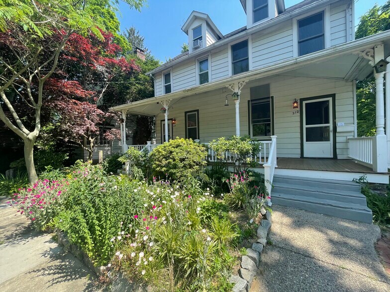 Front - 210 Mannion Ave