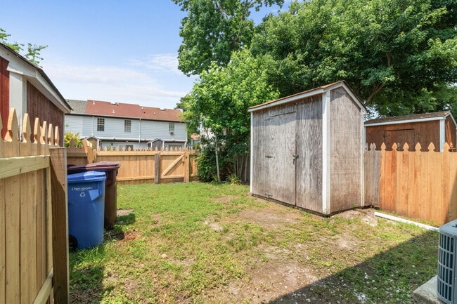 Building Photo - 908 Spinnaker Ct