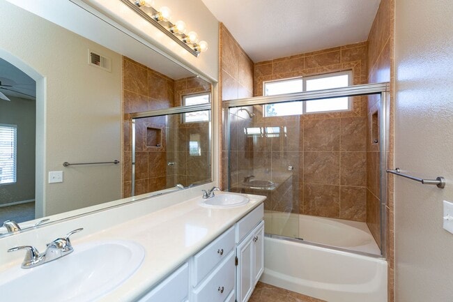 Building Photo - 3 bed, 2.5 bath DETACHED home in SCRIPPS RANCH