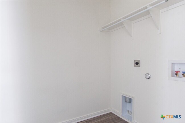 Building Photo - 9508 Caemlyn Cv