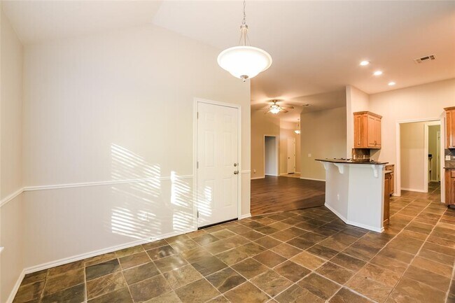 Building Photo - 2100 NE 4th St