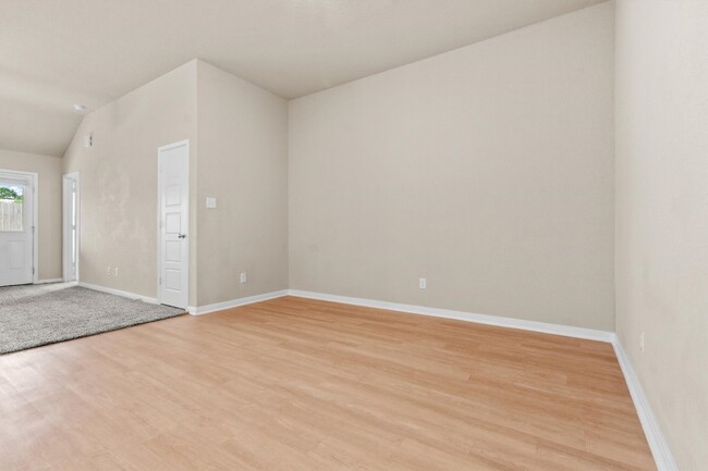 Building Photo - 2039 Rowan Wy