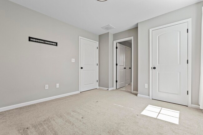 Building Photo - 2681 Rockaway Pl