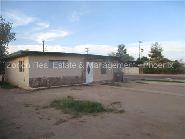 Building Photo - 302 W 11th St