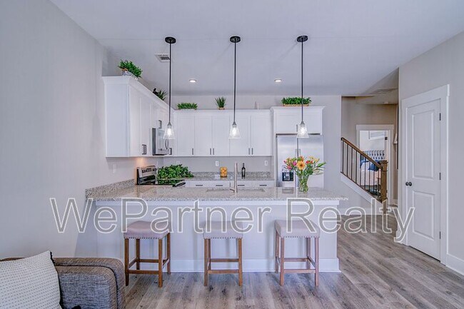 Primary Photo - 6 N Rim Dr