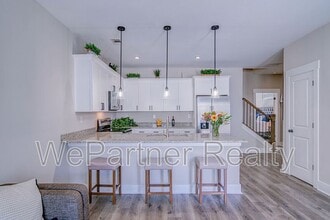 Building Photo - 6 N Rim Dr