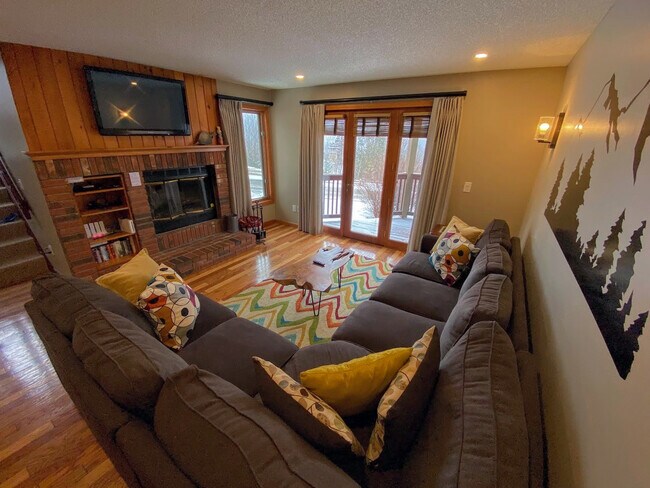 Primary Photo - 287 Crawford Ridge Rd
