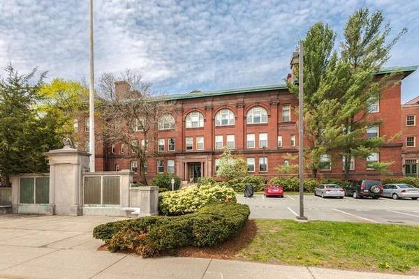 Building Photo - 48 Forest St