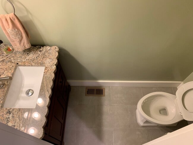 Building Photo - 1938 Newland Ct