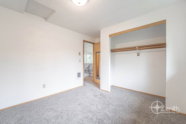 Building Photo - 106 W Beacon Hill Dr