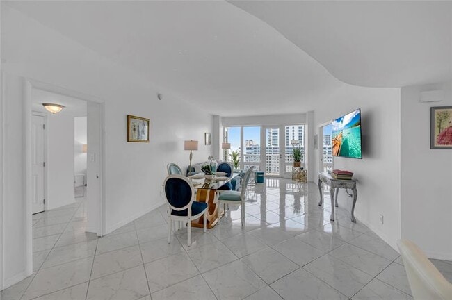 Building Photo - 4020 Galt Ocean Dr