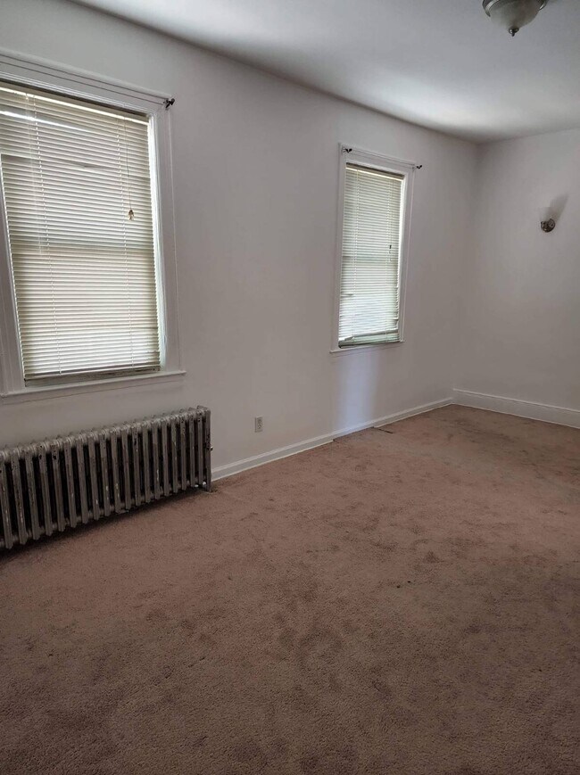 Building Photo - 36-40-40 Crescent St