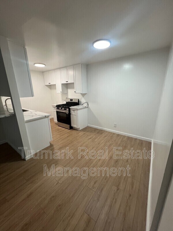 Building Photo - 2719 Montrose Ave