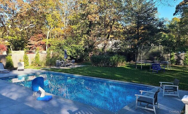 Building Photo - 870 Noyack Rd