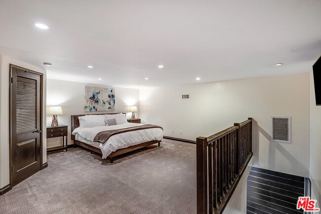 Building Photo - 4930 Strohm Ave