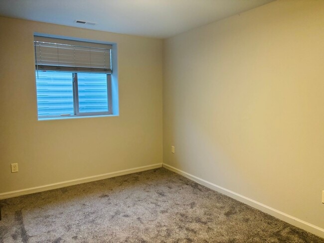 Building Photo - 4 bedroom 3 bath home