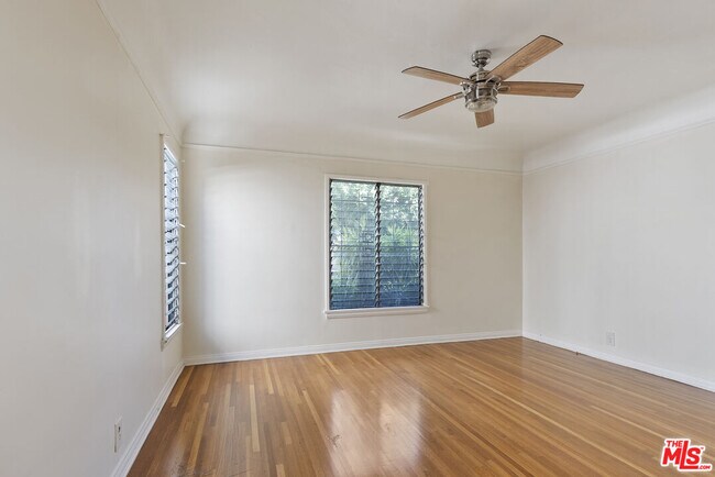 Building Photo - 1137 Meadowbrook Ave
