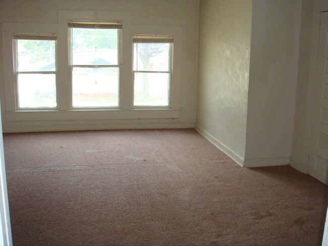 Building Photo - 205 W Gordon St