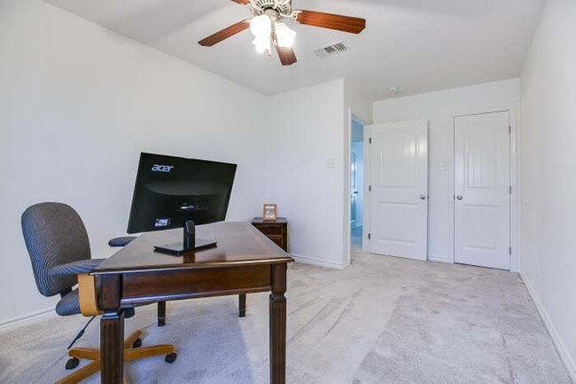 Building Photo - 4720 Pinon Ridge Dr