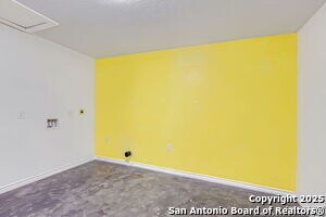 Building Photo - 210 Venice St