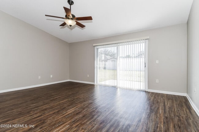 Building Photo - 6639 Leslie Oaks Ln