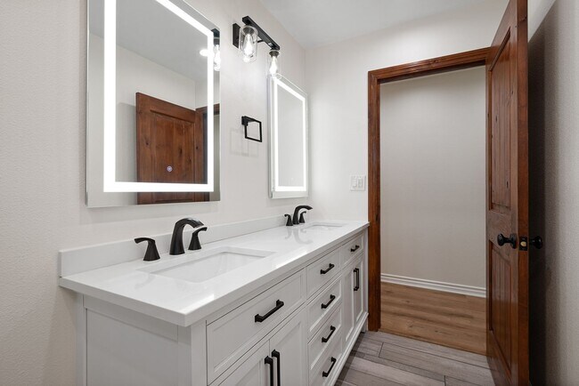 Building Photo - **724 E Cypress Ave Glendora** 4 bedroom 2 bath !!2 weeks free OAC!!