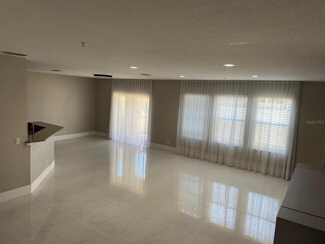 Building Photo - 2091 Bent Grass Ave