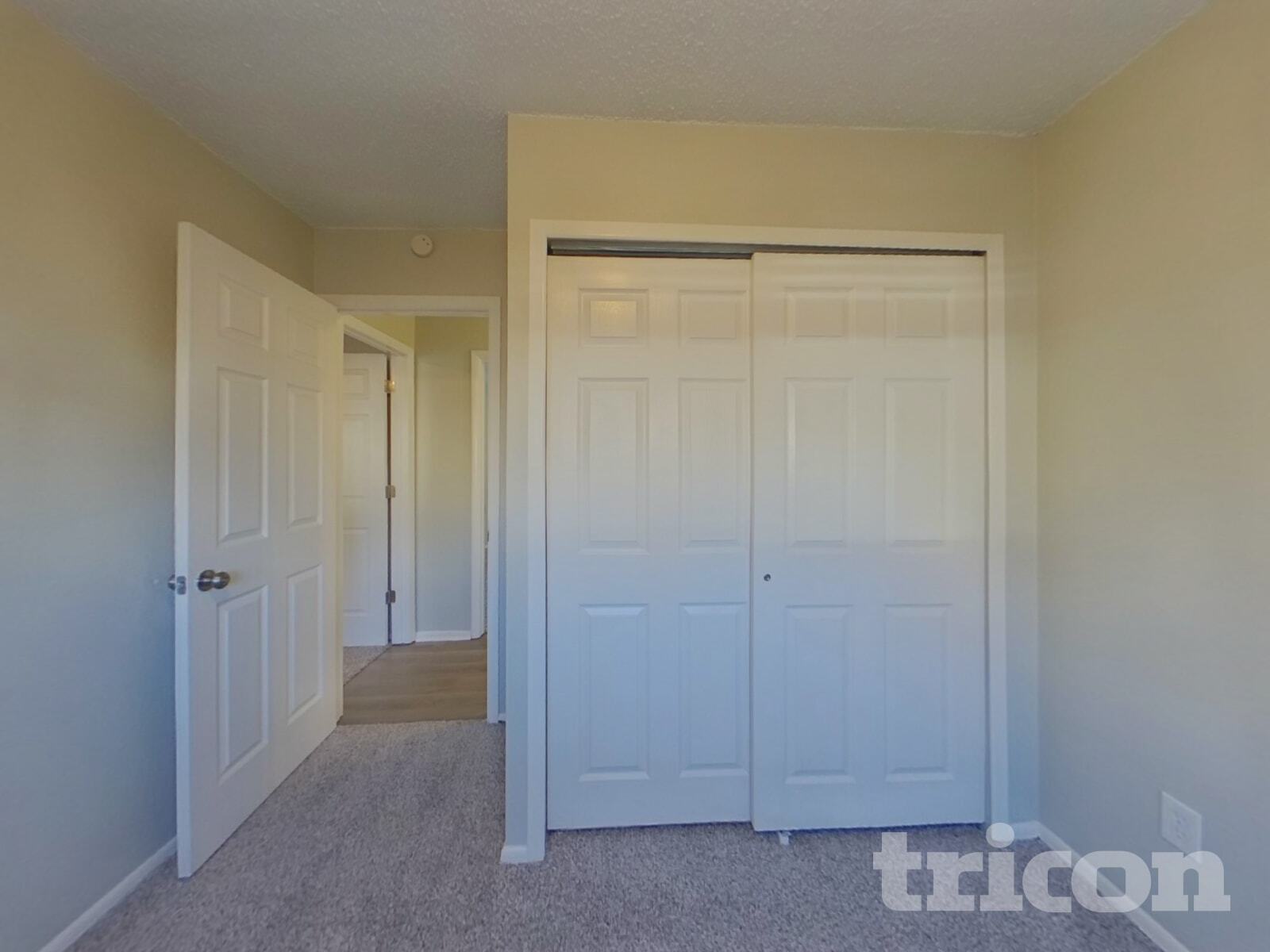 Building Photo - 4985 Montebello Dr