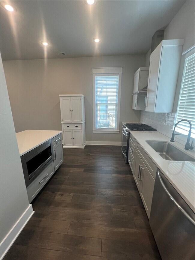 Building Photo - 1390 S Duncan Ave