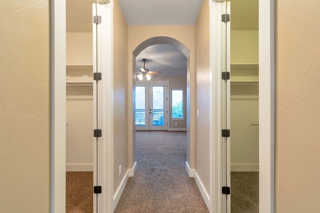 Building Photo - Suncrest — Stunning 4 Bed, 4 Bath Home - SPACIOUS LIVING