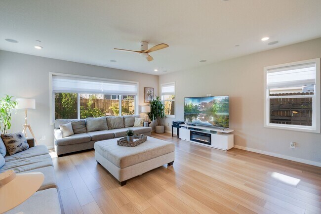 Building Photo - 4623 Flagstaff Dr