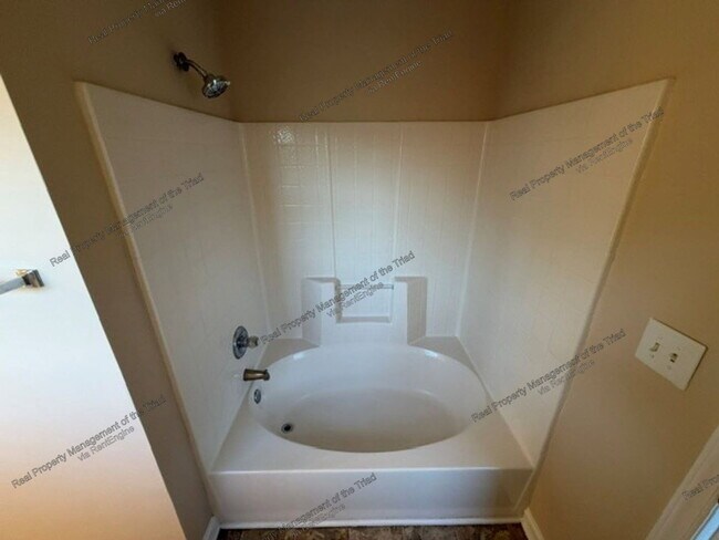 Building Photo - 404 Mt Olive Dr