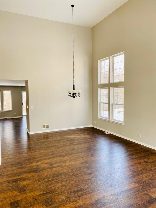 Building Photo - 2824 Whitehall Ln