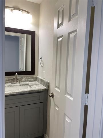 Building Photo - 9517 Thorncliff Dr