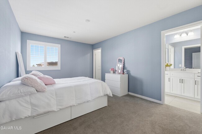 Building Photo - 41638 Cielo Vista Dr