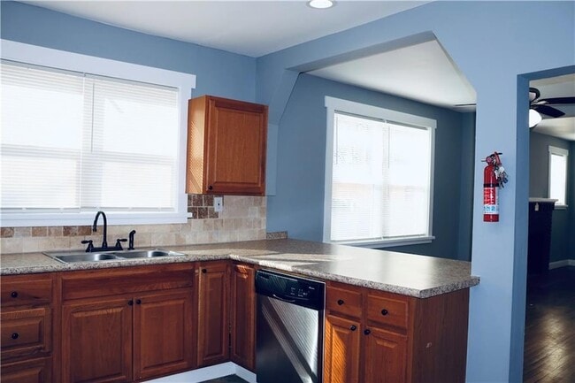 Building Photo - 1526 Childress Dr SW