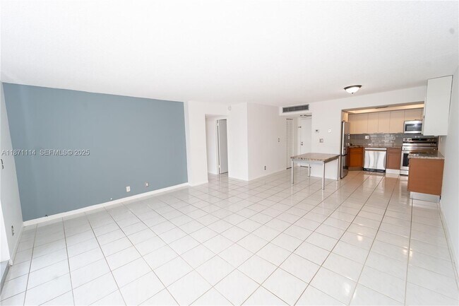 Building Photo - 100 Golden Isles Dr